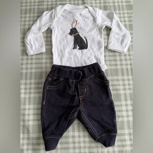 White Long Sleeve Onesie with Black Dog Print and jeans size newborn